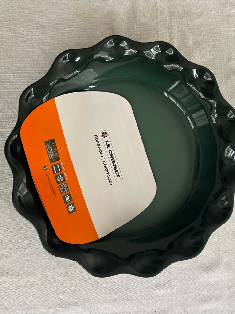 NWT Le Creuset Heritage Fluted Pie Dish in Green